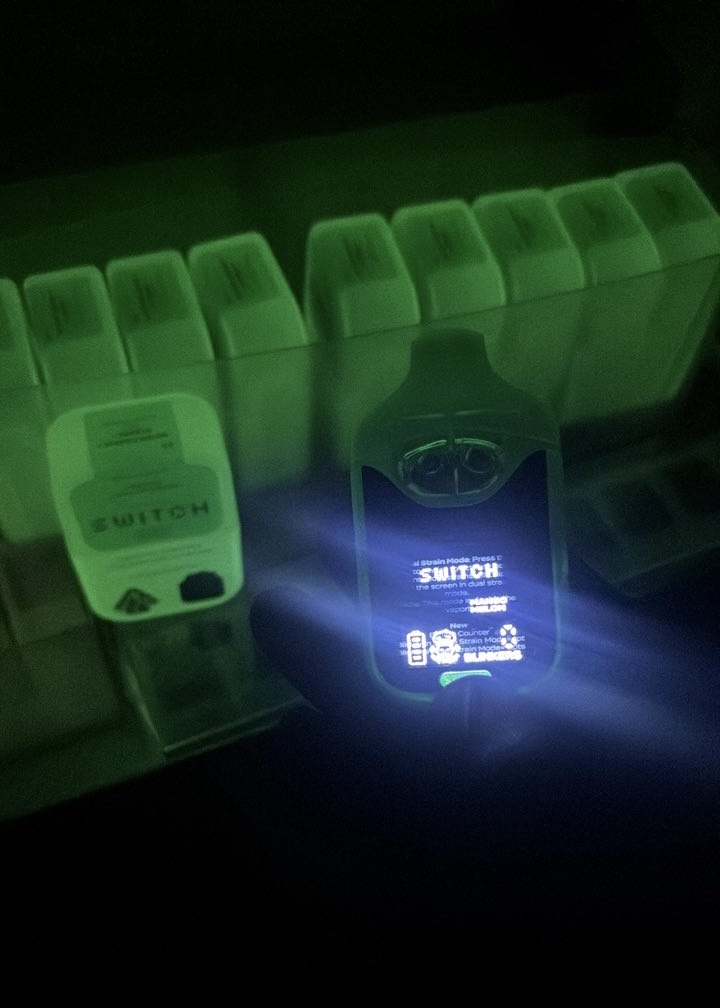 V4 BOUTIQ SWITCH GLOW 2G DISPOSABLE – LIQUID LIVE DIAMONDS - Image 3