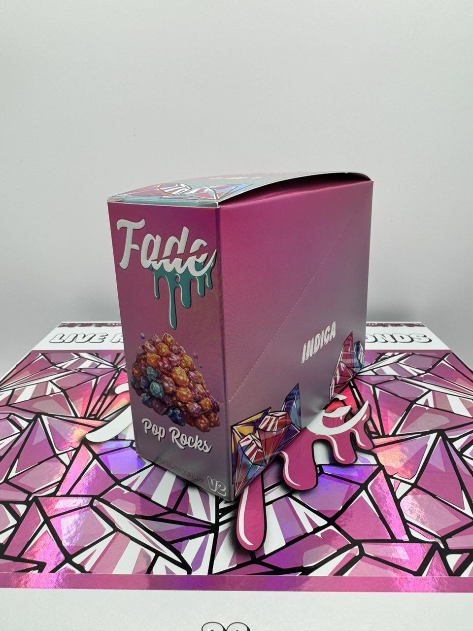 V2 FADE 2G DISPOSABLE VAPE W/ PRE ROLL – LIQUID DIAMONDS X LIVE RESIN - Image 2